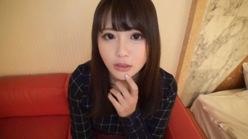 日本素人第一次拍摄AV：业余大胸女优自慰喷水